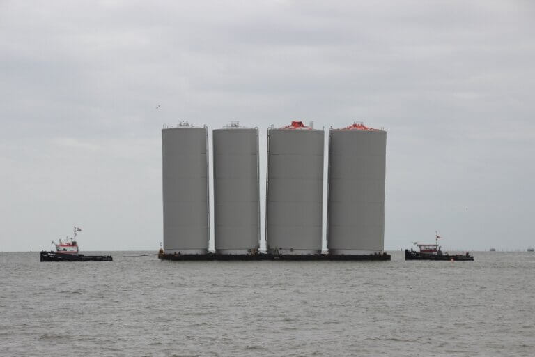 28-4-2022 Weer Groot Transport Van Tanks Door Haven - Maritiem Den Helder